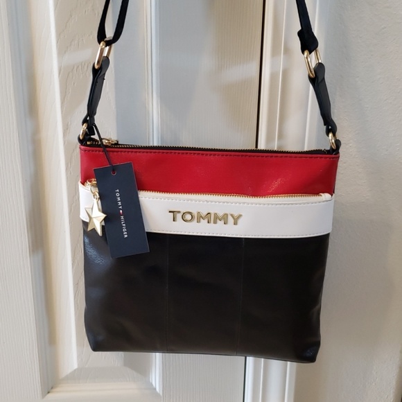 Tommy Hilfiger Handbags - Tommy Hilfiger Purse